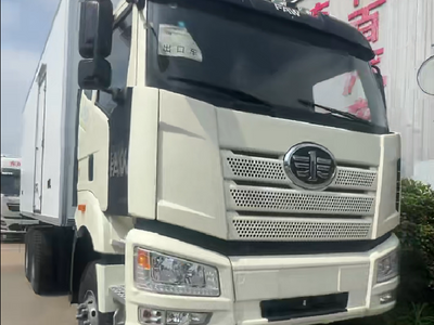 FAW Jiefang 6×4 Refrigerated Truck: Built for Cold Chain Excellence