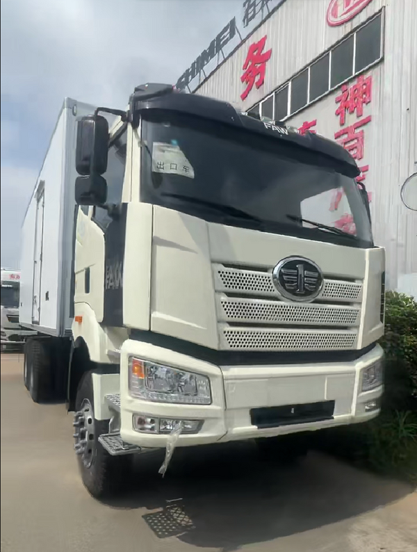 FAW Jiefang 6×4 Refrigerated Truck: Built for Cold Chain Excellence