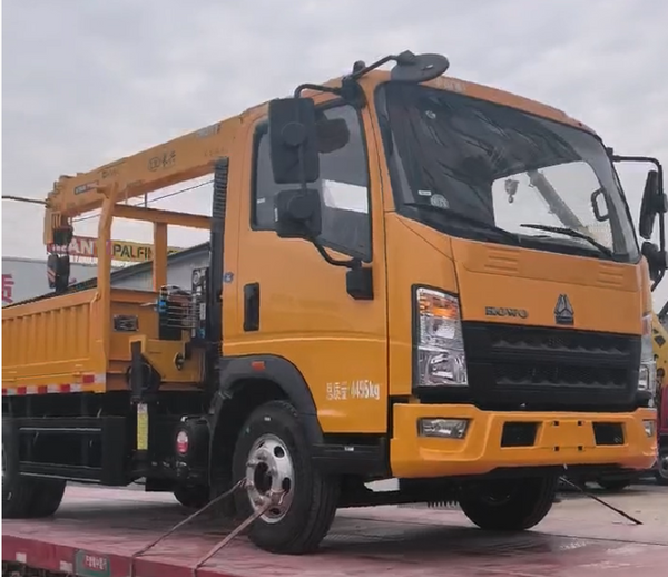 Congratulations to Our Uzbekistan Customer on Their New HOWO Truck-Mounted Crane!