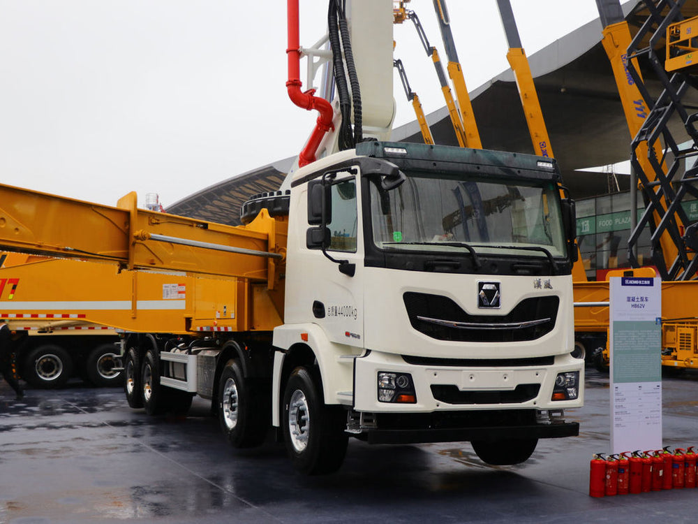 XCMG 8x4 Concrete Pump Truck