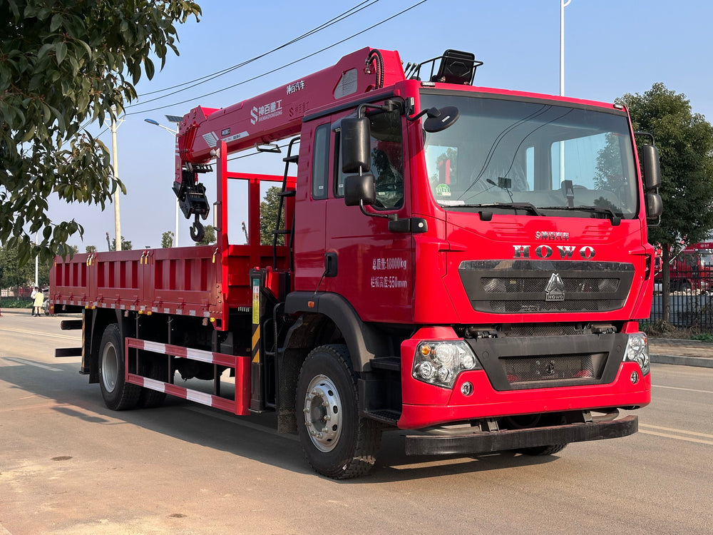 HoWo TX 4×2 Changxing 8-ton 6-section Boom Crane