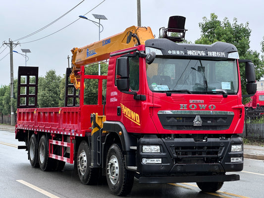 HoWo 8×4 14-ton 5-section boom truck mounted crane