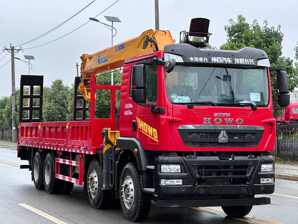 HoWo 8×4 14-ton 5-section boom truck mounted crane