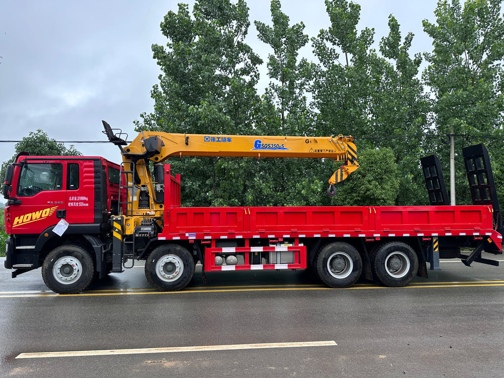 HoWo 8×4 14-ton 5-section boom truck mounted crane
