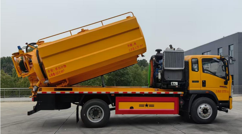 Sinotruk Howo 4×2 Combined Jetting & Suction Truck