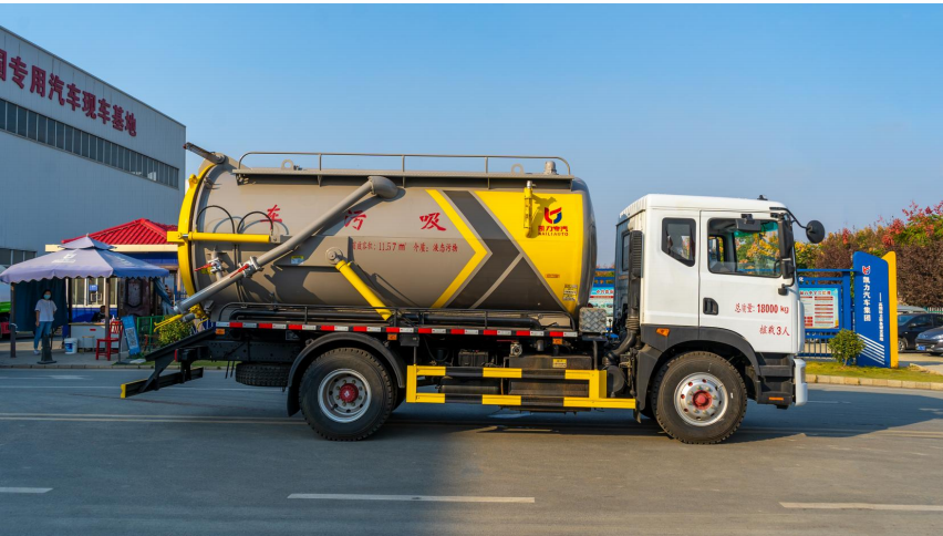 Dongfeng D9 4x2 12 cubic meter sewage suction truck