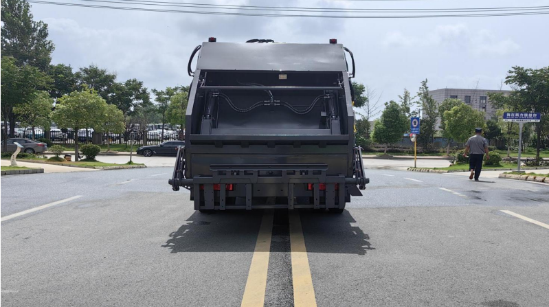 Dongfeng Da Furui Ka 10.5-cubic-meter compactor garbage truck