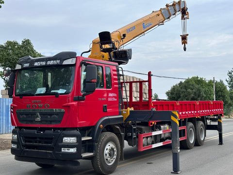 شاحنة HOWO TX 320 6x4 برافعة XCMG طراز 14 طن