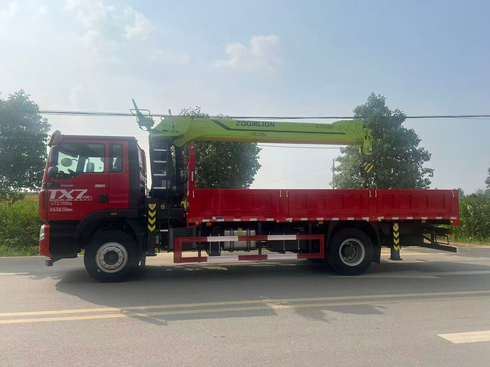 Howo Single‑axle 240HP Zoomlion 10‑ton Truck‑mounted Crane