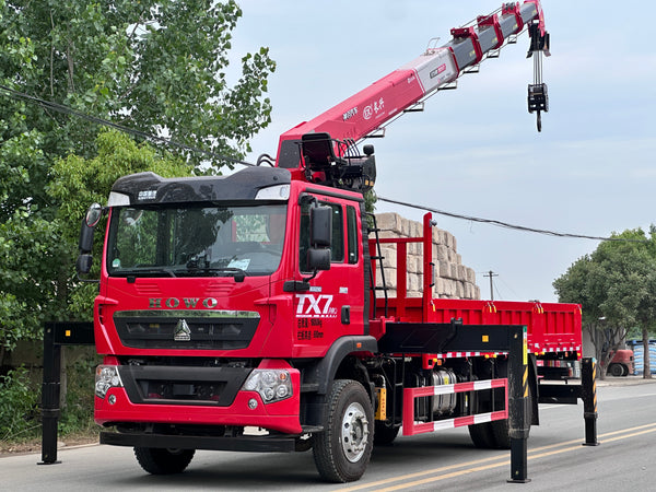 SINOTRUK HOWO TX7 4x2, Changxing 8‑ton Truck‑Mounted Crane