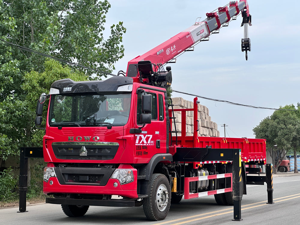 SINOTRUK HOWO TX7 4x2, Changxing 8‑ton Truck‑Mounted Crane