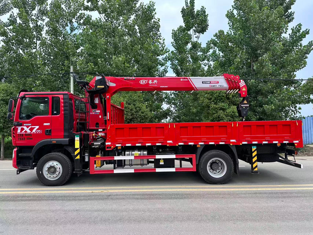 SINOTRUK HOWO TX7 4x2, Changxing 8‑ton Truck‑Mounted Crane