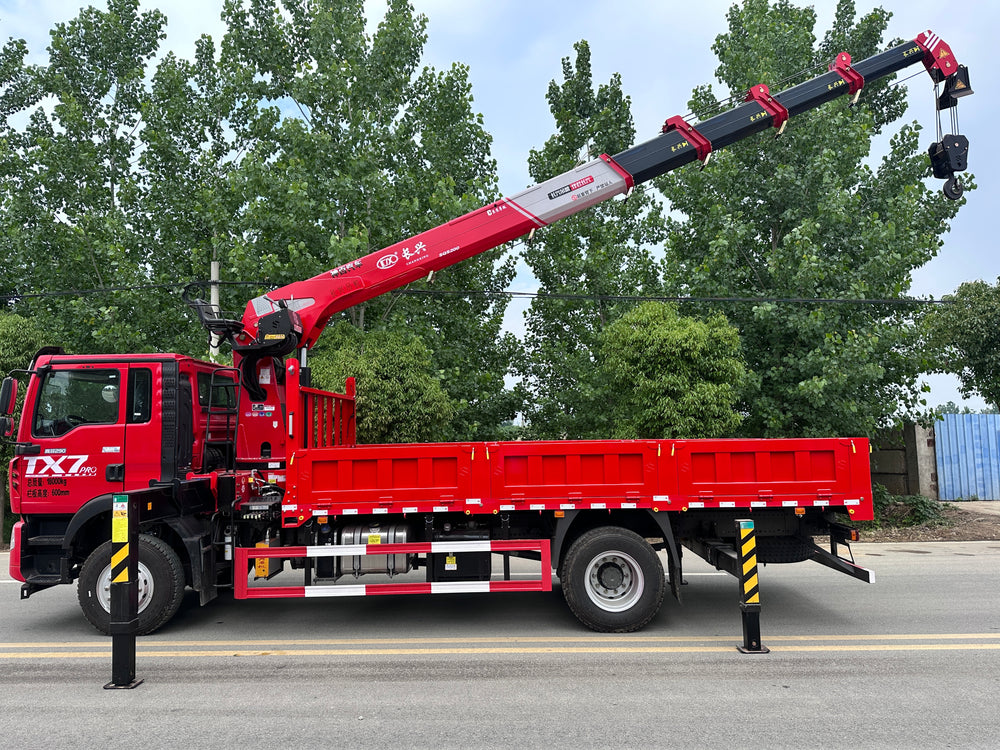 SINOTRUK HOWO TX7 4x2, Changxing 8‑ton Truck‑Mounted Crane