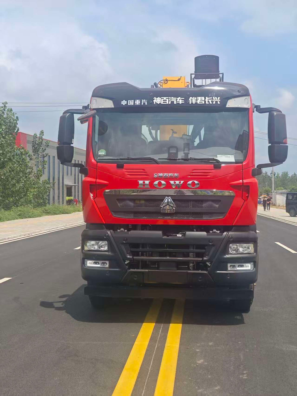 HOWO 8×4, Weichai 380HP, XCMG 14-ton Truck-mounted Crane