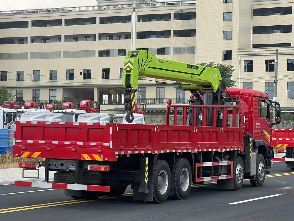 Howo 8x4, Weichai 8T, 380 HP, Zoomlion 14-ton truck-mounted crane