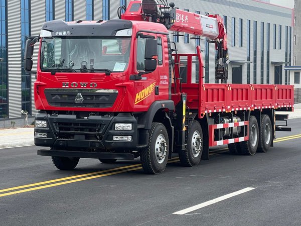 Howo 8x4 with Weichai 350 HP Engine, Changxing 14-ton Truck-mounted Crane