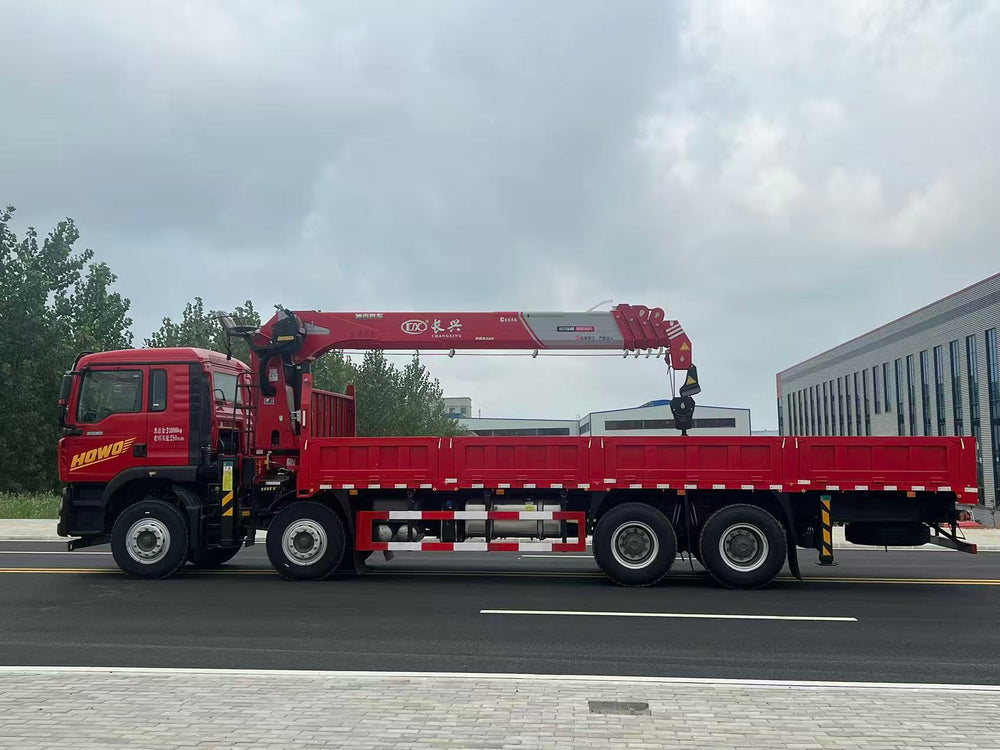 Howo 8x4 Truck Mounted XCMG 14 Ton Crane with Loading Ramp