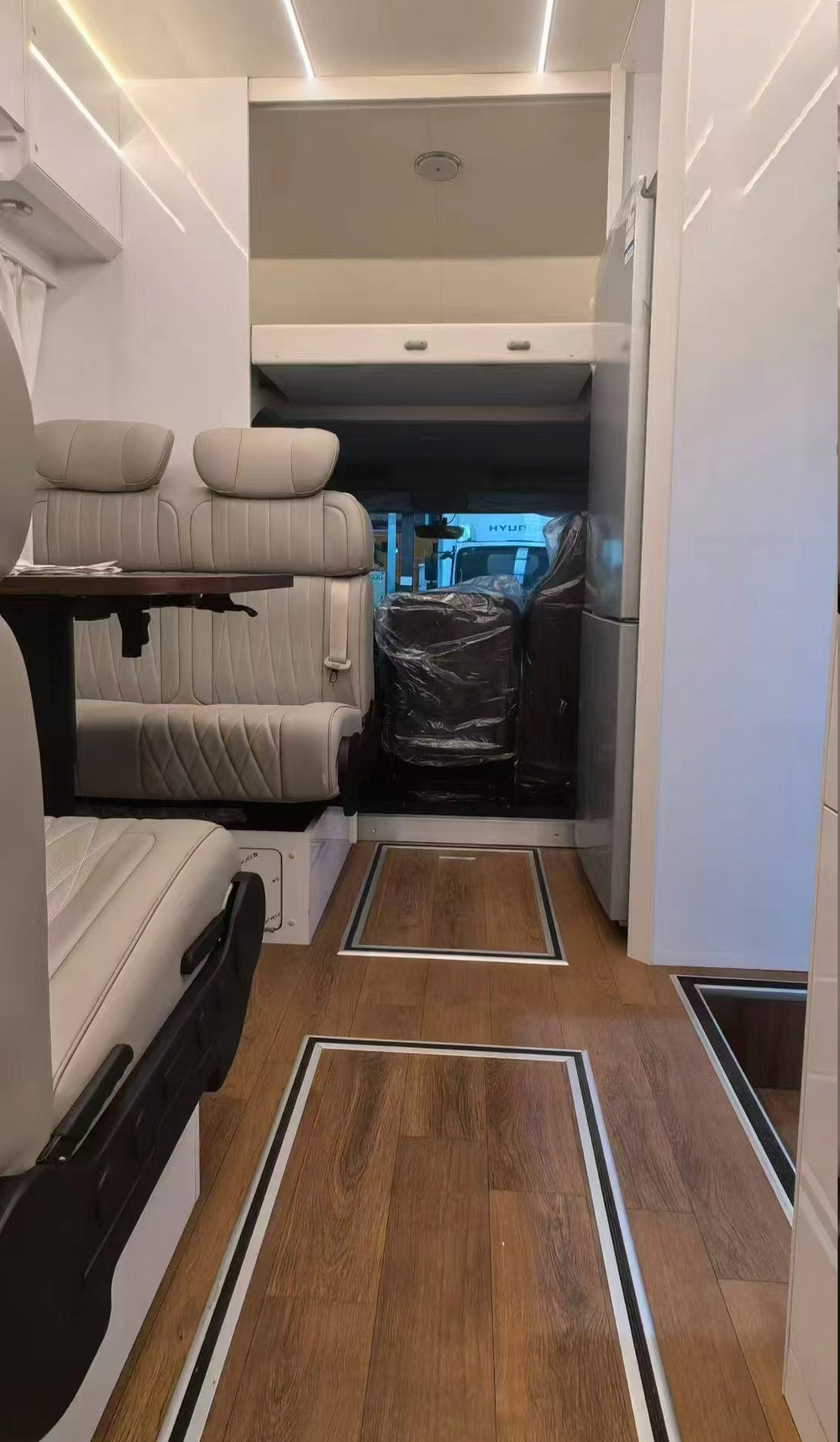 BYD T5 Flat Roof Camper Van with Front Overhead Bed