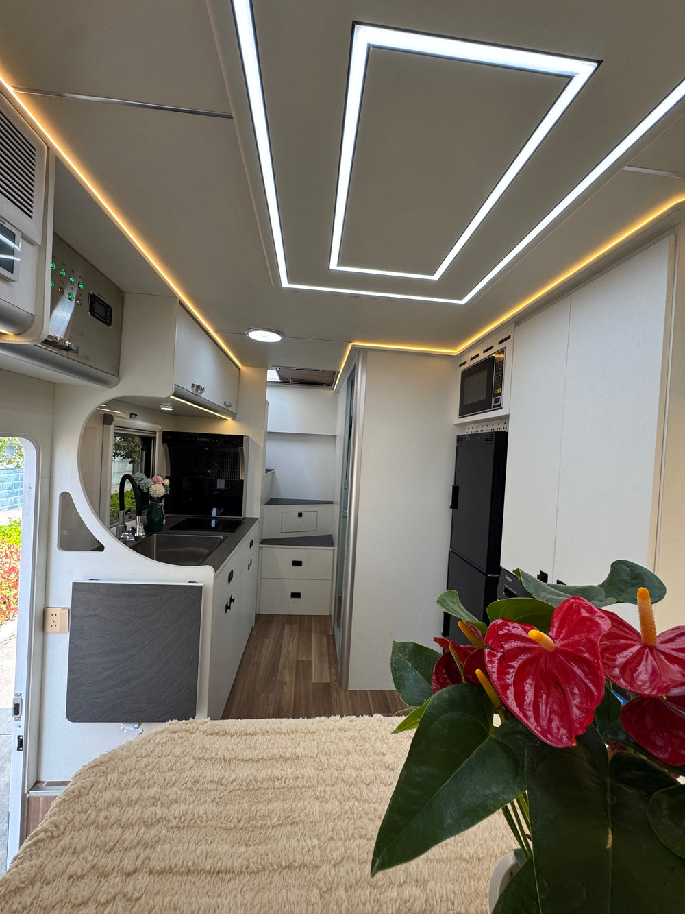 SINOTRUK HOWO PO‑R Expandable Pop‑up Motorhome