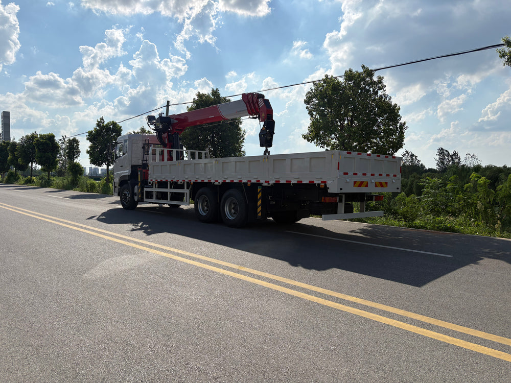 Dongfeng 6×4  12-ton Truck‑mounted Crane