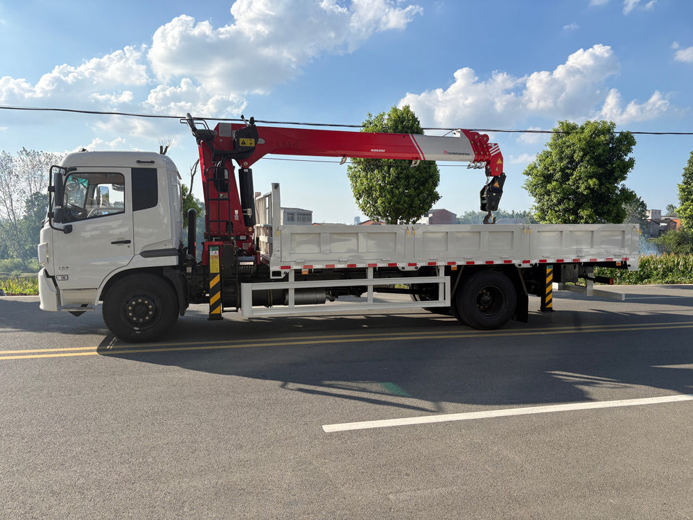 Dongfeng 4×2  10-ton Truck‑Mounted Crane