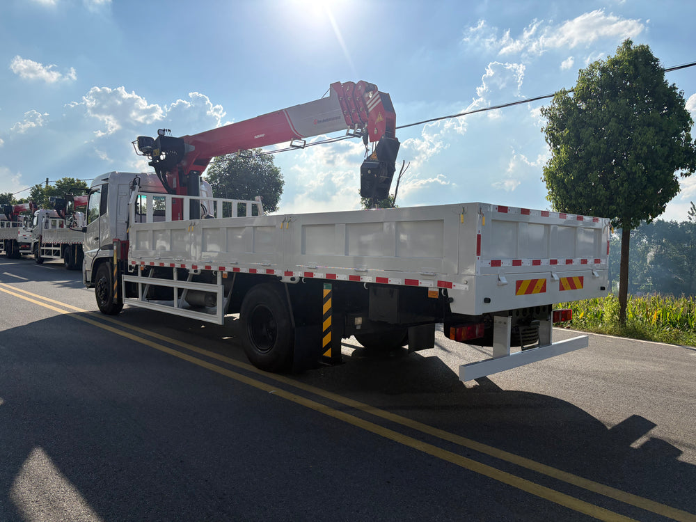 Dongfeng 4×2  10-ton Truck‑Mounted Crane