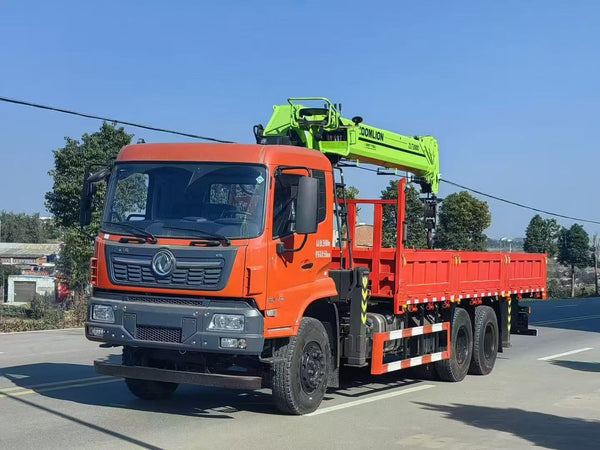 Dongfeng Tianjin 6x4 truck with a 12-ton, five-section Zoomlion crane
