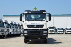 SINOTRUK HOWO TX7 350 HP 8×4 Flammable Liquid Tank Truck