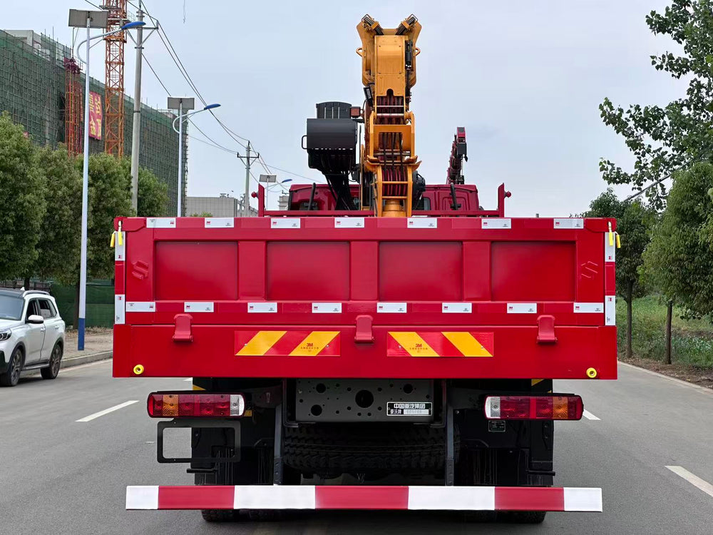 SINOTRUK HOWO 6×4 14T Telescopic Boom Crane